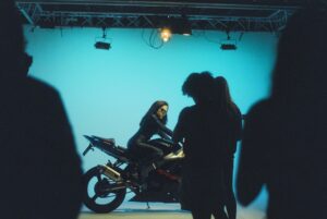 Prénoms inspirés par les couleurs : la tendance chromatique 2026